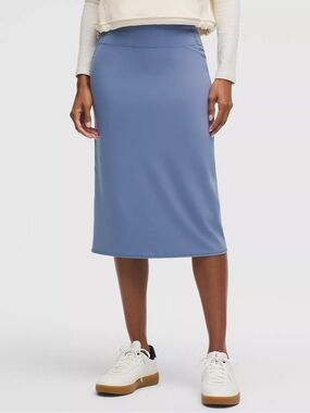 Lululemon Nulu Slim-Fit High-Rise Midi Skirt
Color oasis Blue